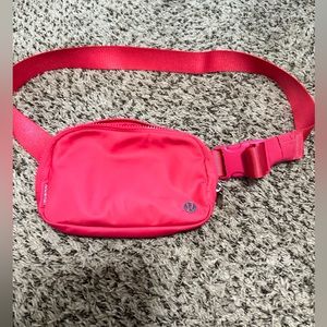 Lululemon everywhere belt bag 1L .lip gloss